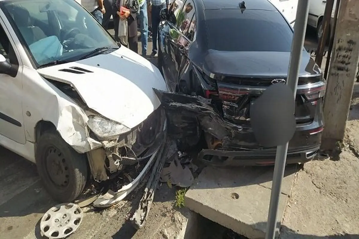 علت دقیق حادثه برخورد کامیون با ۱۵ خودروی سواری در دست بررسی است