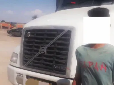 توقیف کامیون حمل آجر با راننده 14 ساله در محور دانسفهان-تاکستان