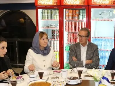 ضیافت مربی تراکتور بعد از برد استقلال