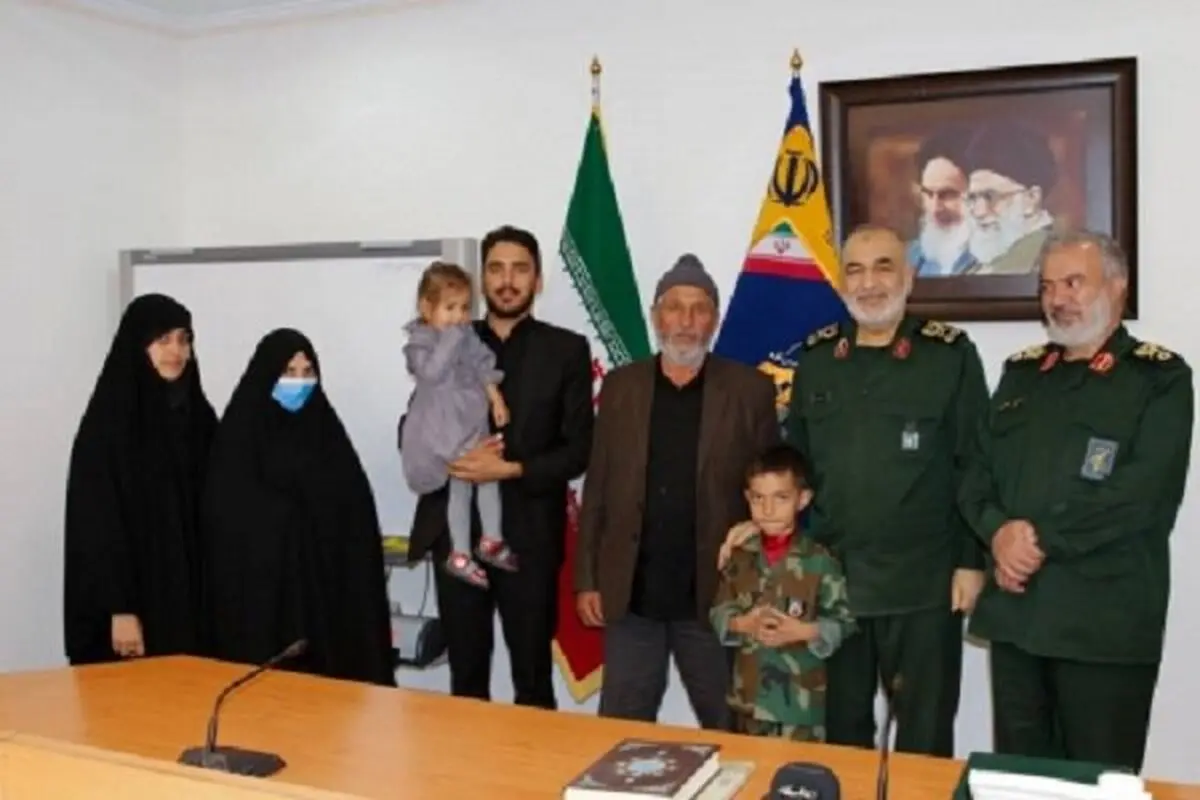 فرمانده کل سپاه با خانواده شهدای حرم دیدار کرد 