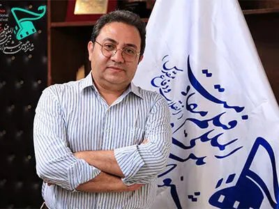 مردم هنوز به قهرمان‌های آن دوره تعصب دارند