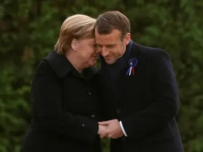 Leaders of France and Germany in poignant show of unity 100 years after WW1