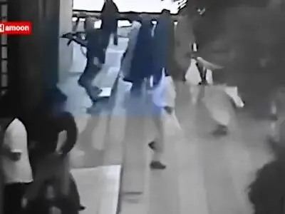 نخستین تصاویر از آغاز حمله تروریست‌ها به دادگستری زاهدان
