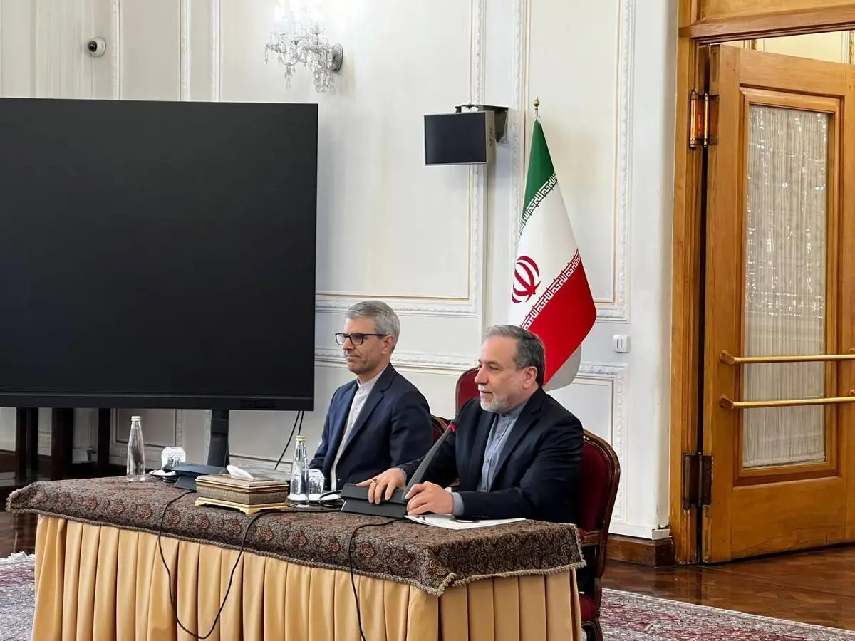 وزير الخارجية الإيراني: الكيان الصهيوني تجاوز الخطوط الحمراء الدولية بالهجوم على منشآتنا النووية/ أي تطور عسكري في منطقة الخليج الفارسي يمكن أن يشعل المنطقة