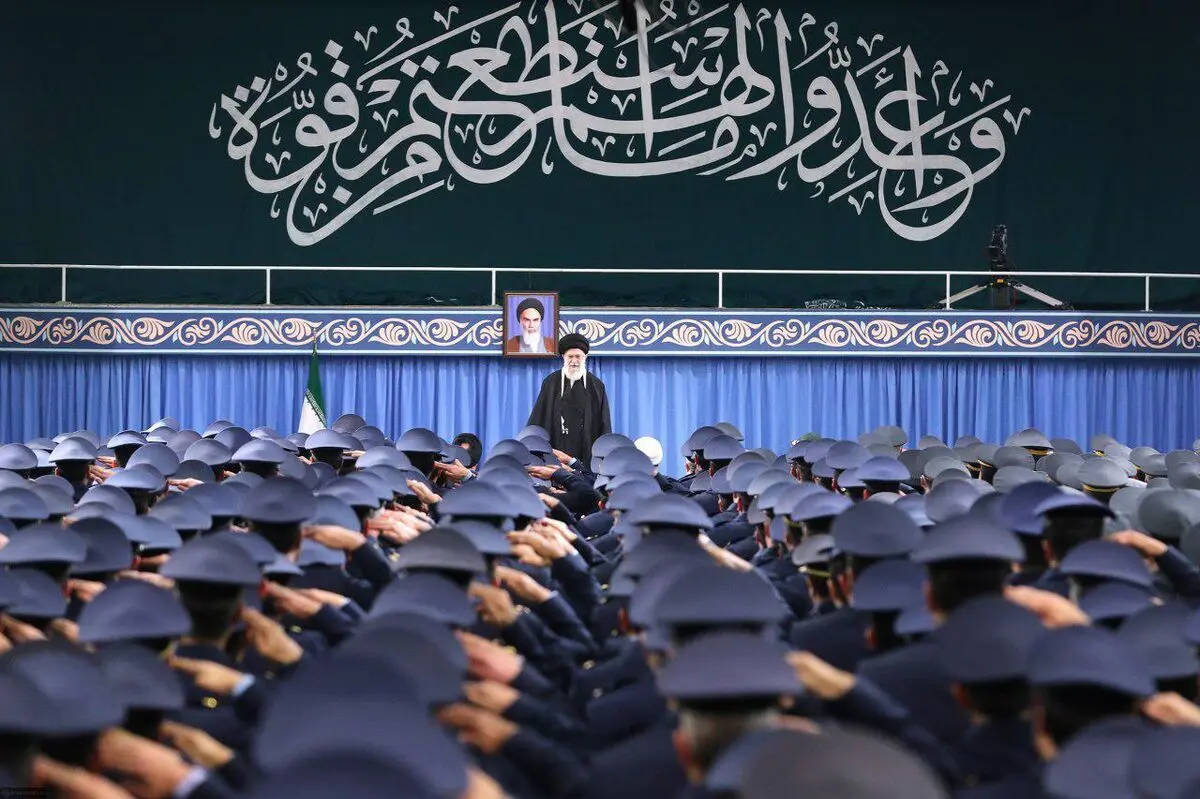 ایة الله خامنئی: النظام الامیرکی یجسد الشر والعنف