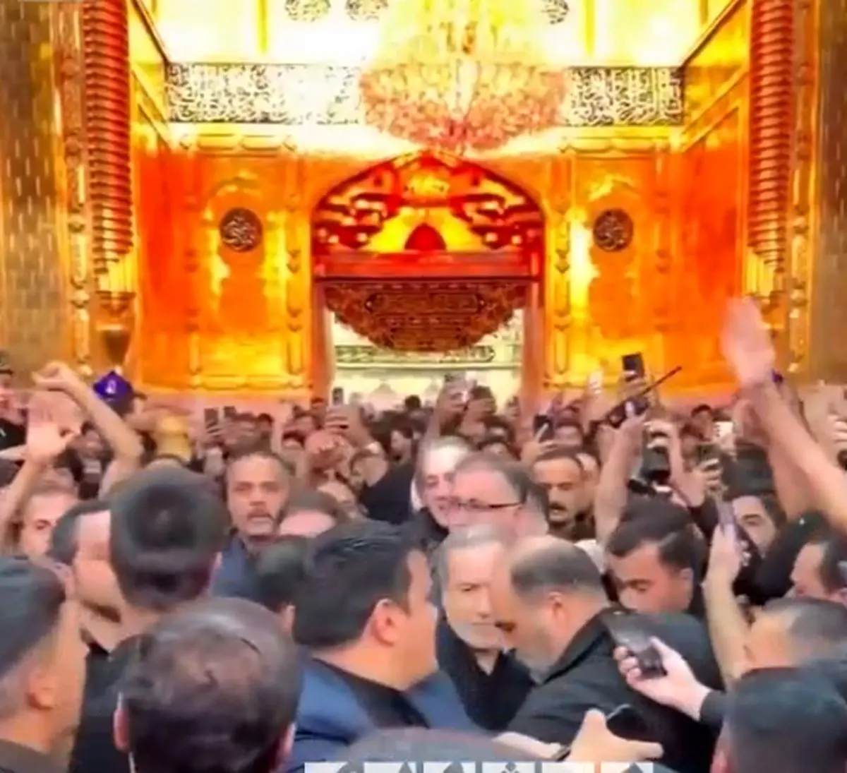 استقبال بسیار گرم زائران از عراقچی در کربلا + فیلم