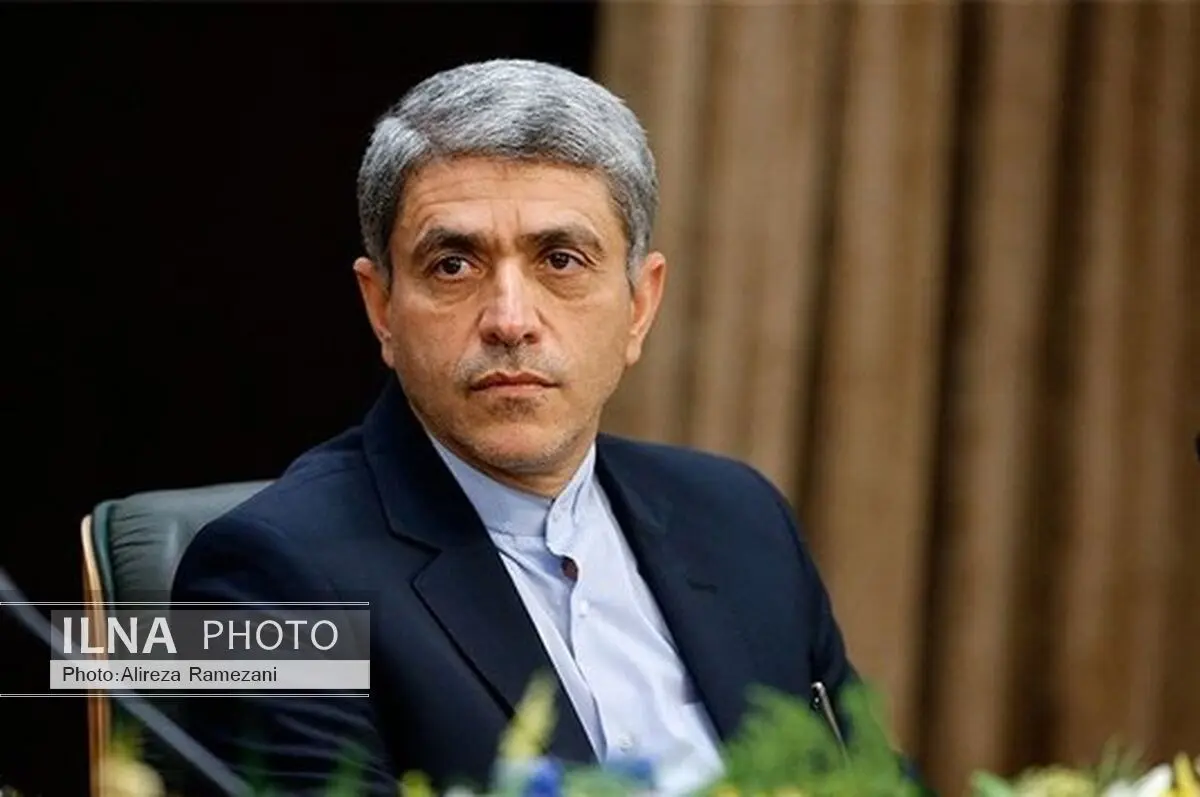 انتقاد وزیر اقتصاد از احیای مجدد برخی مجوزهای زائد توسط برخی دستگاه‌ها