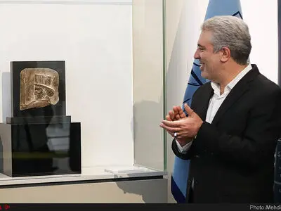 مراسم رونمایی از سردیس سرباز هخامنشی