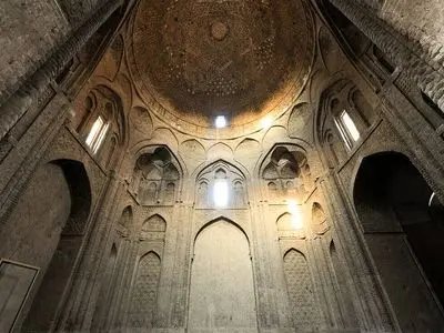 نخستین مسجد ‌جهان اسلام در وضعیت هشدار!/ اصفهان در انتظار تصمیمِ تهران