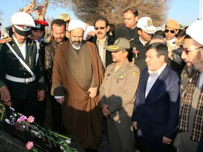 گلزار شهدای قزوین، غبارروبی و گلباران شد