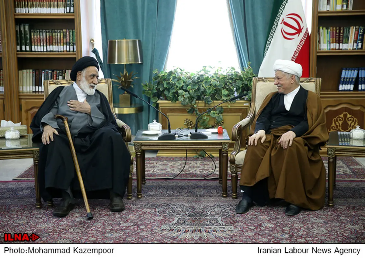 انحراف سیاسی و مذهبی از انقلاب اسلامی خطرناک است