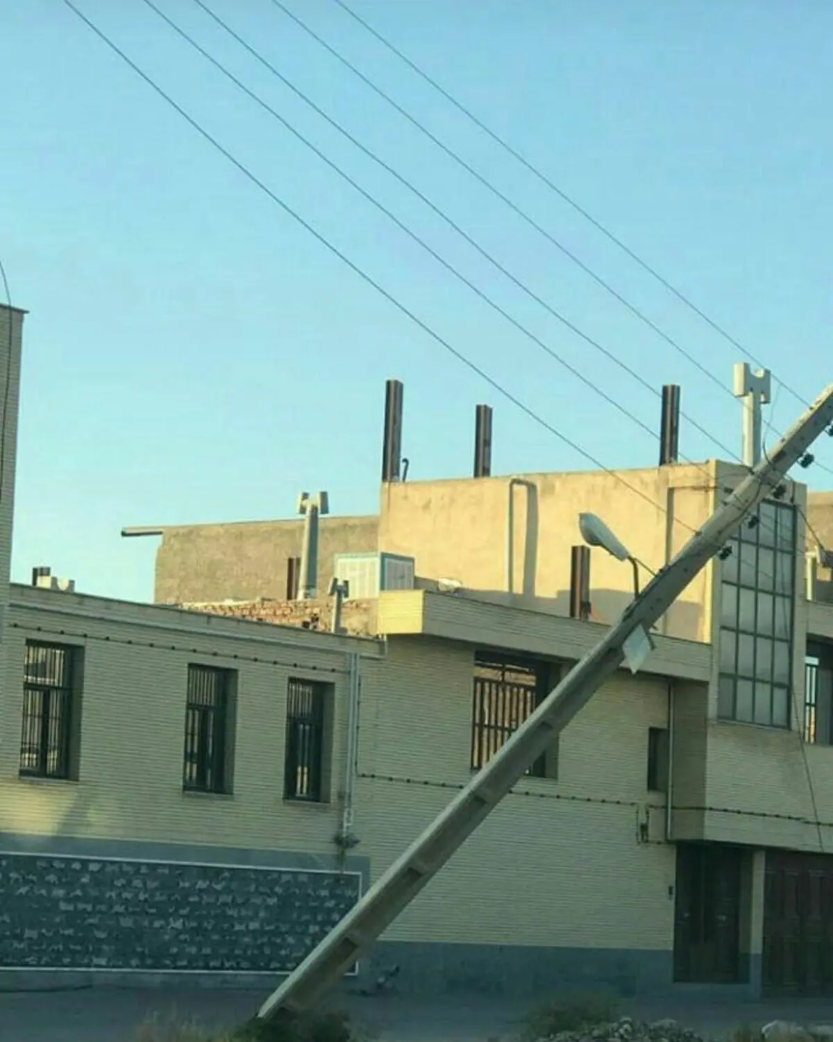جان باختن شهروند میانسال کاشانی بر اثر سقوط تیر برق