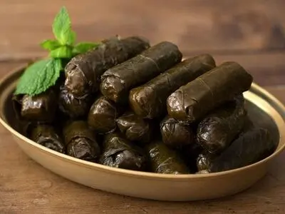 طرز تهیه دلمه برگ مو شیرازی 