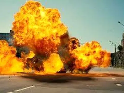 لحظه منفجر شدن خودرو در بزرگراه /فیلم