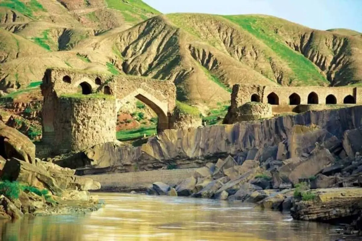 پلدختر و معمولان؛ از اَبرسازه‌های باستانی تا گذرگاه تاریخ/ مدیرکل میراث‌فرهنگی لرستان: پرونده ثبت جهانی پل‌های تاریخی ایران در مسیر یونسکو