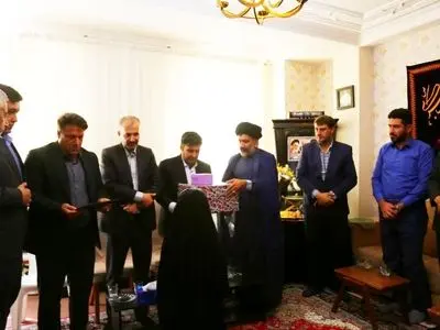 دختران شهدای جنگ رمضان در شهر صدرا تکریم شدند