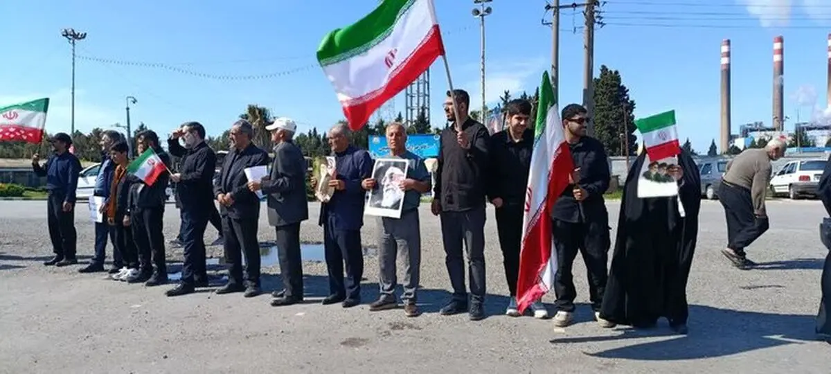 تشکیل زنجیره انسانی در مقابل نیروگاه شهید سلیمی نکا