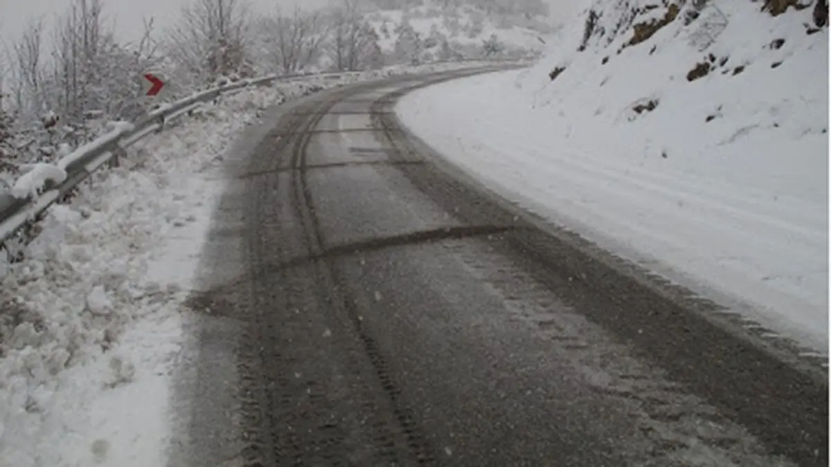 جاده‌های کوهستانی گلستان باز اما به شدت لغزنده است