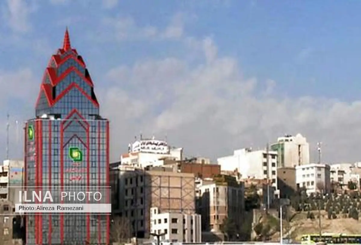 اهداء لوح افتخار ستاره بهترین روابط عمومی به مدیرعامل بانک قوامین 