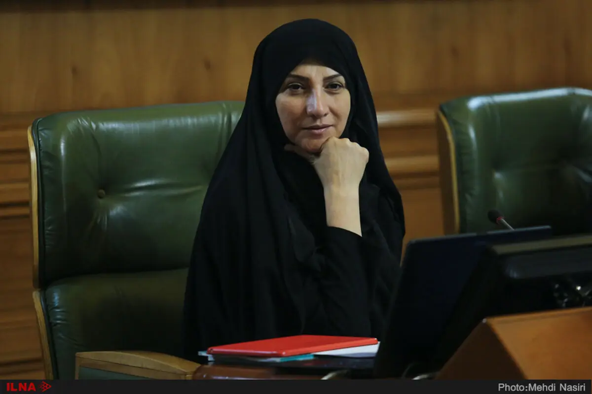 پل عابر داروخانه ۱۳ آبان مکانیزه شود/تشکر از شهردار تهران برای انتصاب یک زن