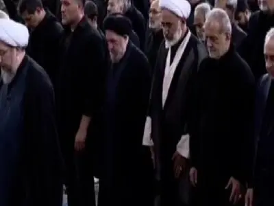 حضور پزشکیان در نماز ظهر عاشورا
