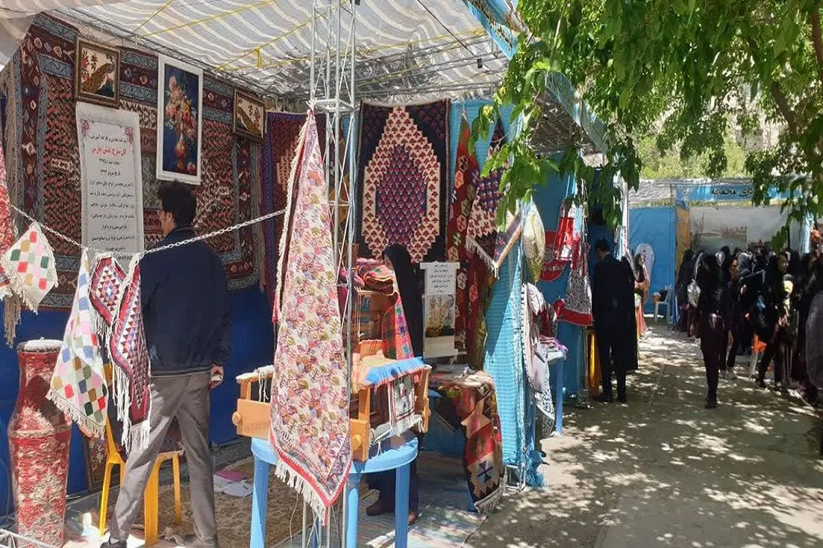 نمایشگاه مشاغل شهرستان البرز در دانشگاه کار الوند افتتاح شد