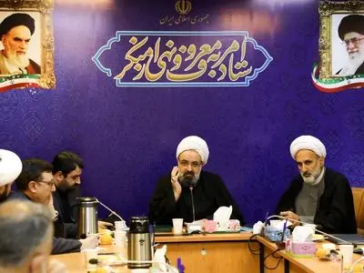 آمر به معروف و ناهی از منکر باید خود الگو باشد