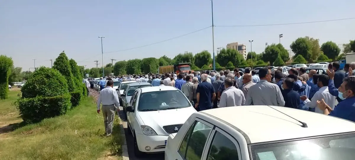 تجمع بازنشستگان تأمین اجتماعی خوزستان برای پیگیری مطالبات صنفی/مصوبه شورای عالی کار اجرا شود+ فیلم