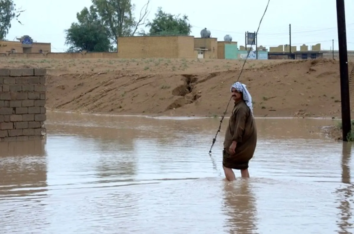 زمین‌های کشاورزان دشت آزادگان به زیر آب رفت/سهل‌انگاری سازمان آب و برق خوزستان در محکم‌کاری سیل‌بندها و لایروبی خروجی‌های کرخه