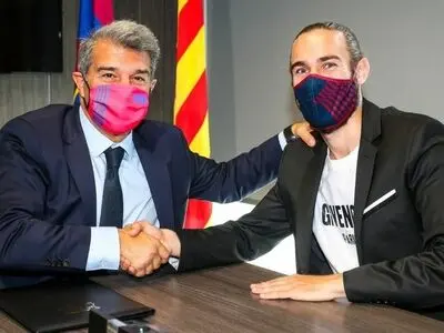 تمدید قرارداد مینگزا با بارسلونا تا 2023