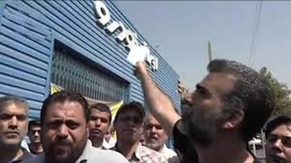 درگیری فیزیکی در نمایندگی‌ها به دلیل عدم اجرای تعهد خودروسازها/ پول بنز و BMW می‌دهیم ولی هایما و تیگو تحویل می‌گیریم/اگر قطعه ندارند؛ چرا ثبت نام می‌کنند