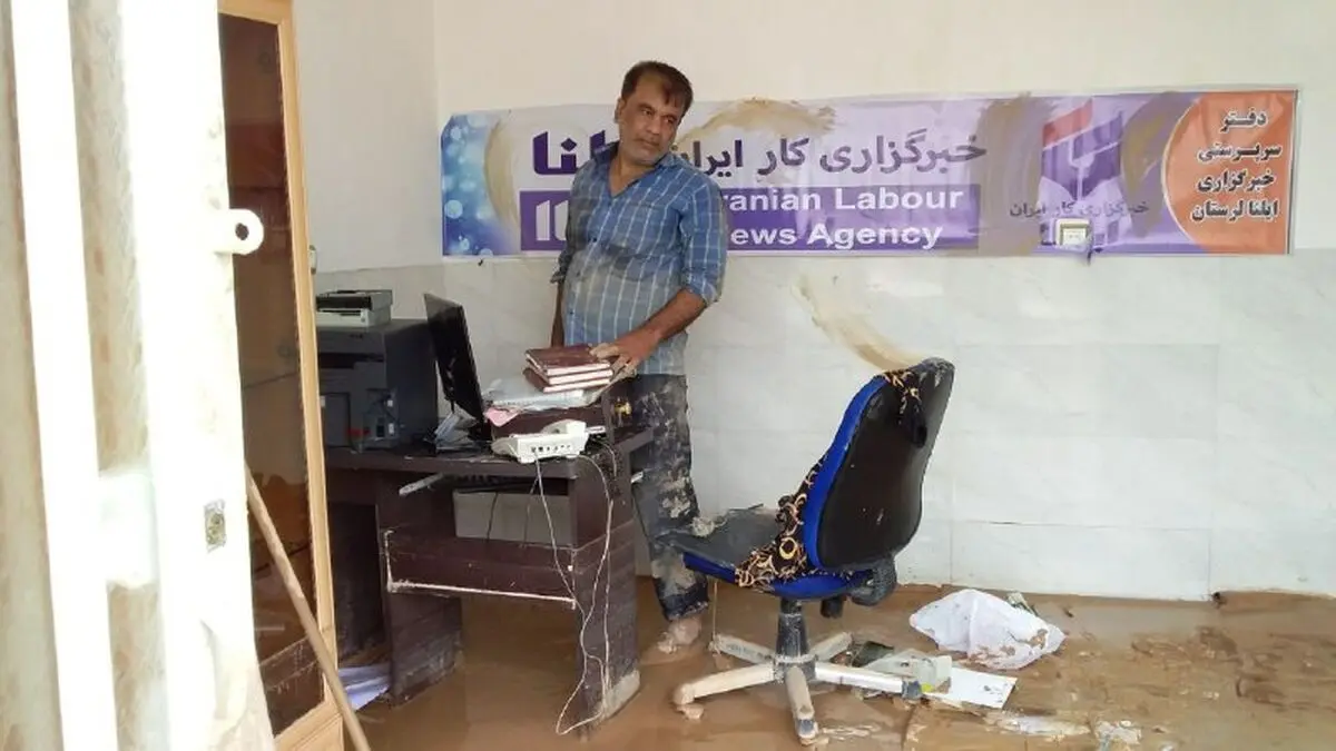 خسارت‌های عمده به دفتر خبرگزاری ایلنا در پلدختر/ تجهیزات دفتر زیر گل دفن شد