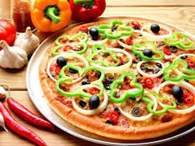 گارسون به خاطر دیر آوردن پیتزا چاقو خورد