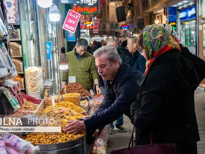 یلدا با طعم گرانی/کارگران و بازنشستگان شرمنده خانواده خود در طولانی ترین شب سال