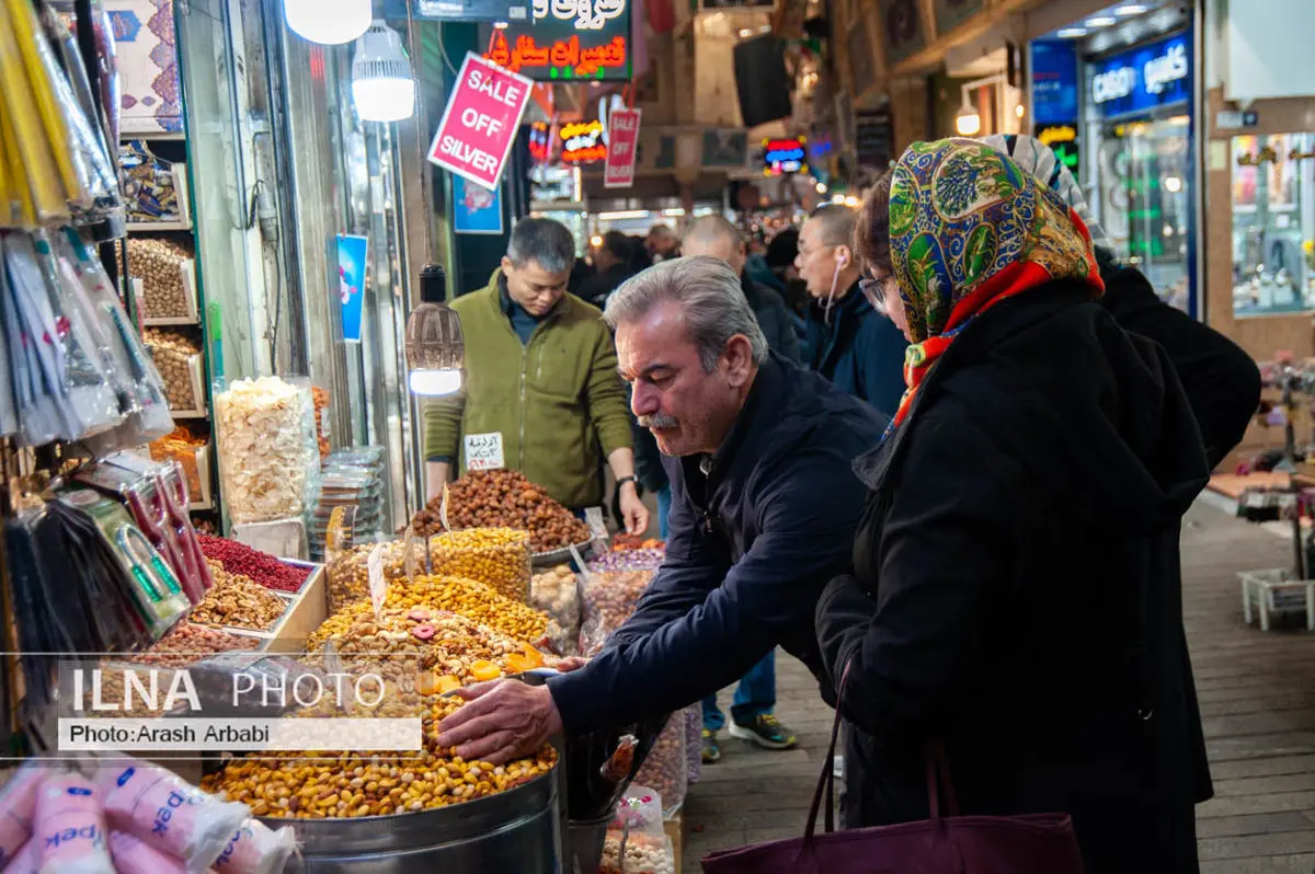 یلدا با طعم گرانی/کارگران و بازنشستگان شرمنده خانواده خود در طولانی ترین شب سال