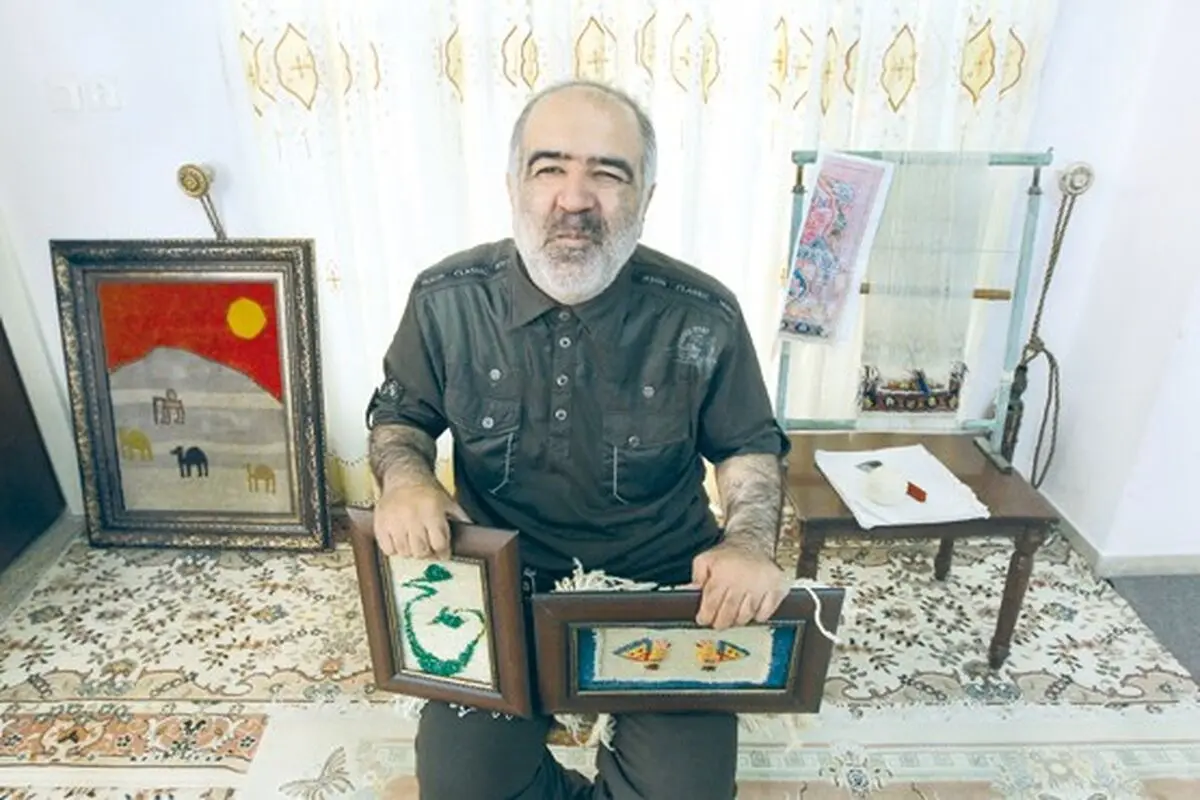 ​مردی که با دست‌هایش دنیا را می‌بیند