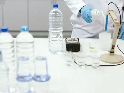 پایش مستمر کیفیت آب شرب مناطق مختلف لرستان در ۲۴ آزمایشگاه 