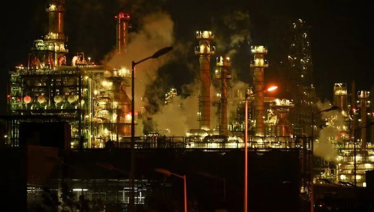  تصاویری از آتش‌سوزی در پالایشگاهی در مکزیک + فیلم 