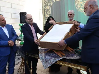 قرآن دروازه قرآن در «روز شیراز »تعویض شد/ تجدید پیمان با فرهنگ قرآنی