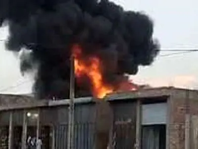 تکذیب خبر انفجار در ایرانشهر/فرماندار: آتش‌سوزی در محل دپوی سوخت علت ایجاد دود بود
