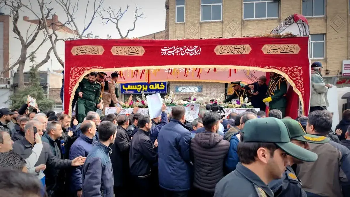 تشییع باشکوه ۱۲ شهید اقتدار در تبریز؛ بدرقه مردمی از مرزبانی تا ناوشکن دنا