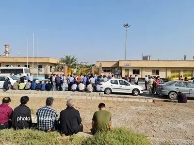 تعدادی از کارکنان نوبت کار فجر انرژی خلیج‌فارس تجمع اعتراضی کردند + تصاویر