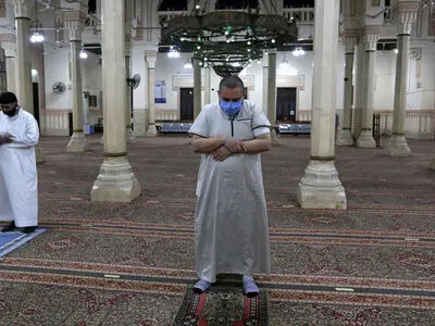 بازگشایی مساجد مصر برای نخستین‌بار پس از آغاز پاندمی کرونا