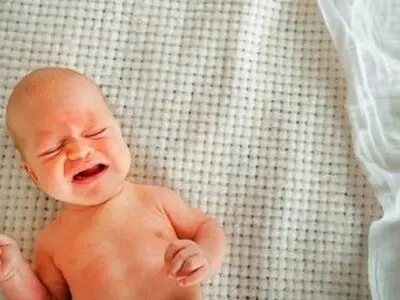 خارج کردن اجسام از گلوی کودک