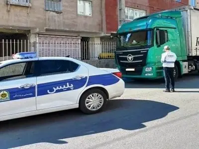 کامیون ۱۰ چرخ با راننده ۱۷ ساله متوقف شد