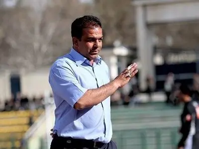 مهابادی: تابع تصمیم داور هستیم اما این زمین مناسب برگزاری فوتبال نیست