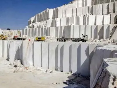 سالانه بالغ بر یک میلیون و 300 هزار تن سنگ تزئینی استخراج می شود