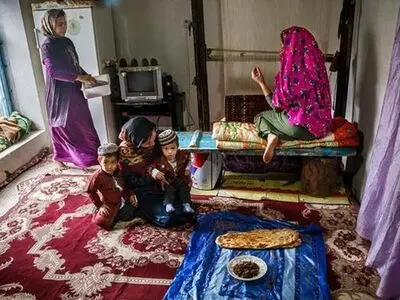 مصائب زنان در مشاغل خانگی/از فرش ۱۱میلیونی فقط ۷۶۰ هزار تومان به بافنده می‌رسد