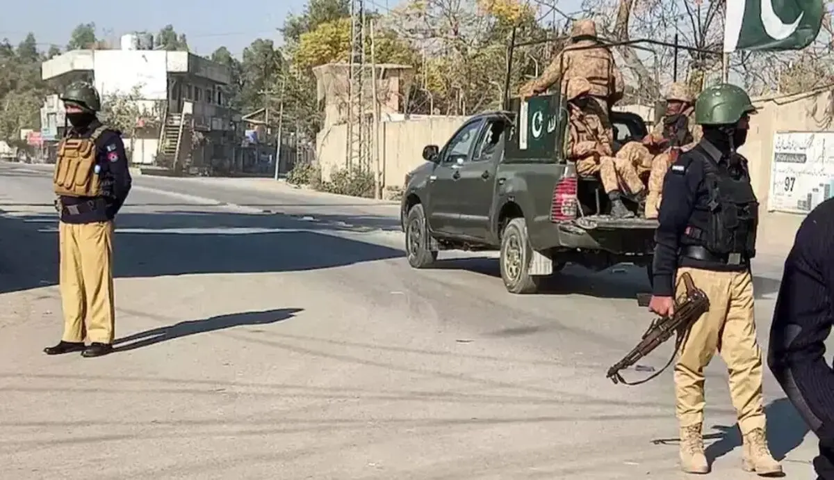کشته شدن ۹ پلیس در حمله تروریستی در پاکستان 