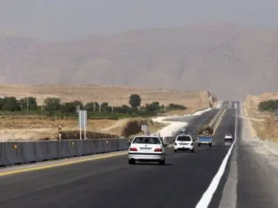 تمامی محورهای مواصلاتی فارس و مسیرهای ارتباطی با استان‌های همجوار باز است